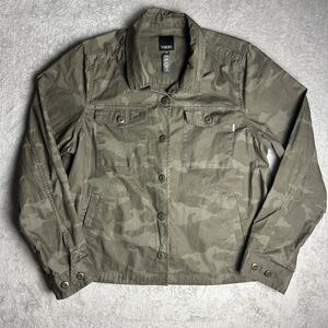 Vuori Woman’s Camo Button Down Jacket Size XL Long Sleeve Organic Cotton